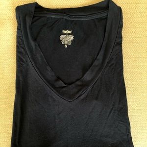 Dark blue V-neck tee